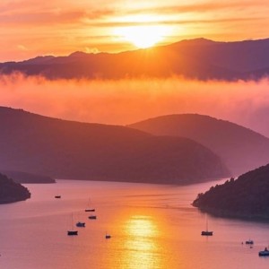 网页版登录入口-玄学提醒：如果一个人还在穿着10年前的衣服，只说明3个问题