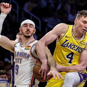 开云体育-当年心气极高的年轻人，为什么如今在湖人连垃圾时间都打不明白？